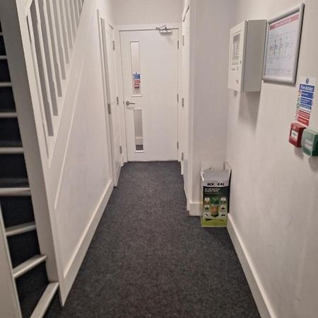 Deluxe Single Room Only For One Adult Northolt  Exterior photo